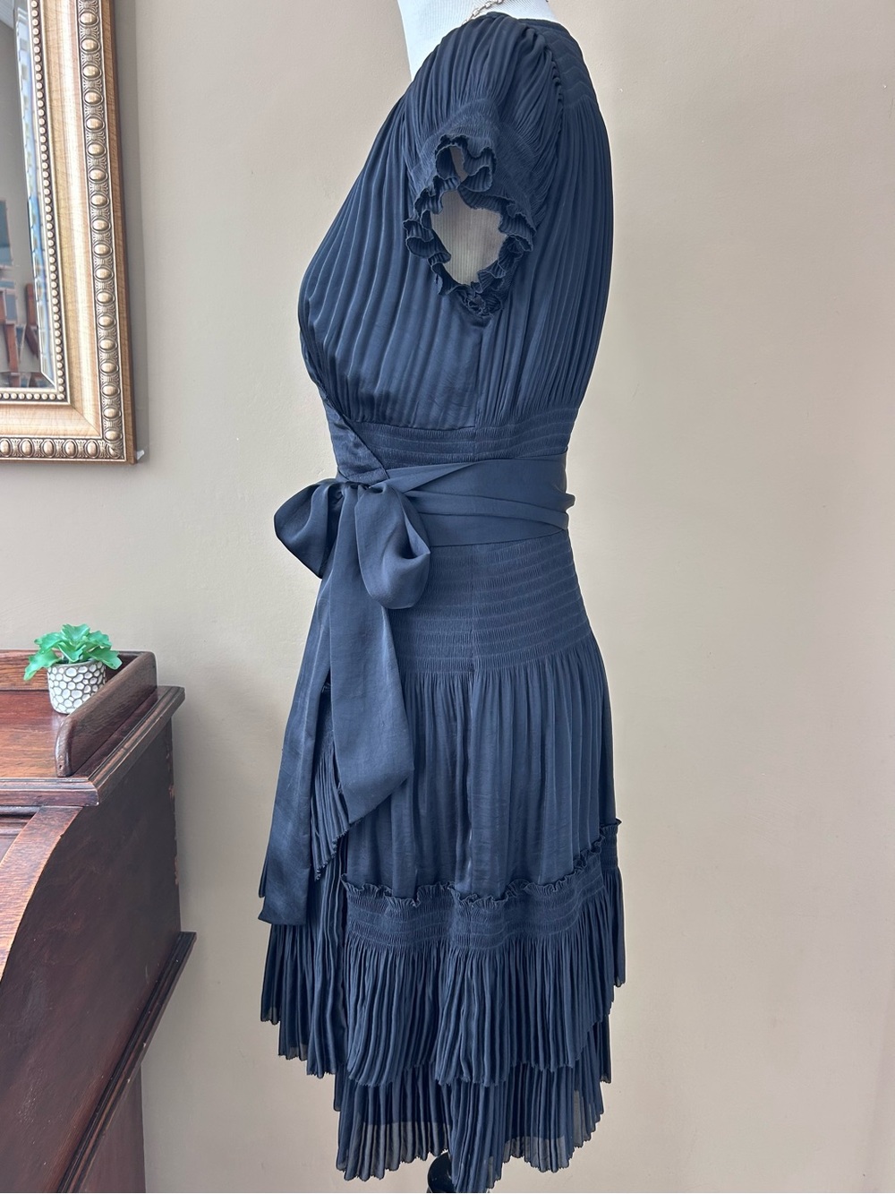 Diane von Furstenberg Pamelot Wrap Dress Black Pleated Satin Short Sleeve Size 6 - Picture 5 of 12